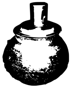 Canari en poterie avec un gobelet posé dessus, souvent utilisé pour contenir des liquides ou comme objet décoratif.