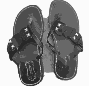 Paire de sandales en cuir, fabriquées de manière artisanale pour un confort et une durabilité optimaux.