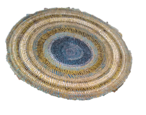 Couvercle traditionnel africain tissé à la main, fait de fibres naturelles pour recouvrir des contenants.