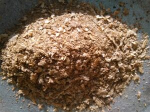 Poudre de crevettes séchées, utilisée comme condiment pour rehausser les saveurs des plats traditionnels africains.