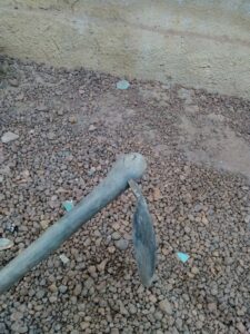 Daba, outil agricole traditionnel pour l'agriculture dans un village africain.