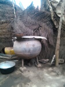 Ustensile de cuisine traditionnel africain : Une grande marmite