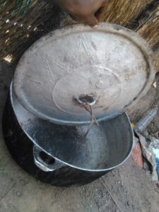 Image représentant une grande marmite, typique de la cuisine africaine