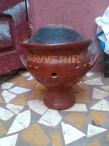 Réchaud en poterie africaine, artisanat traditionnel