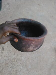 Petite figurine de canari en terre cuite, artisanat d’Afrique